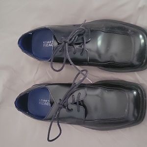 Lightly worn Kenneth Cole dress shoes
